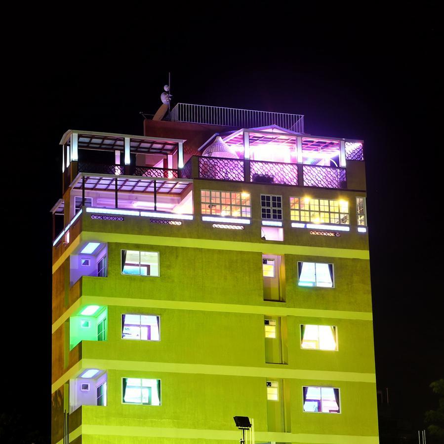 Six In One Hotel Malé Exterior foto