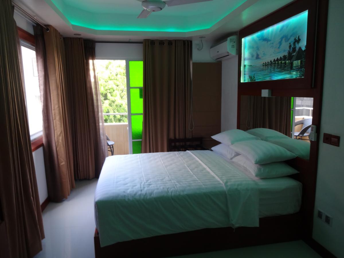 Six In One Hotel Malé Exterior foto